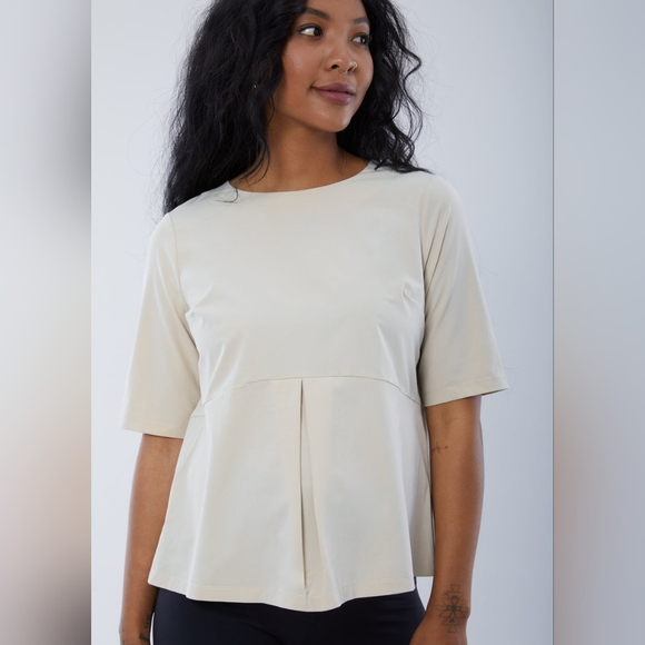 Ingrid + Isabel Zipper Back Maternity Top - Picture 1 of 6